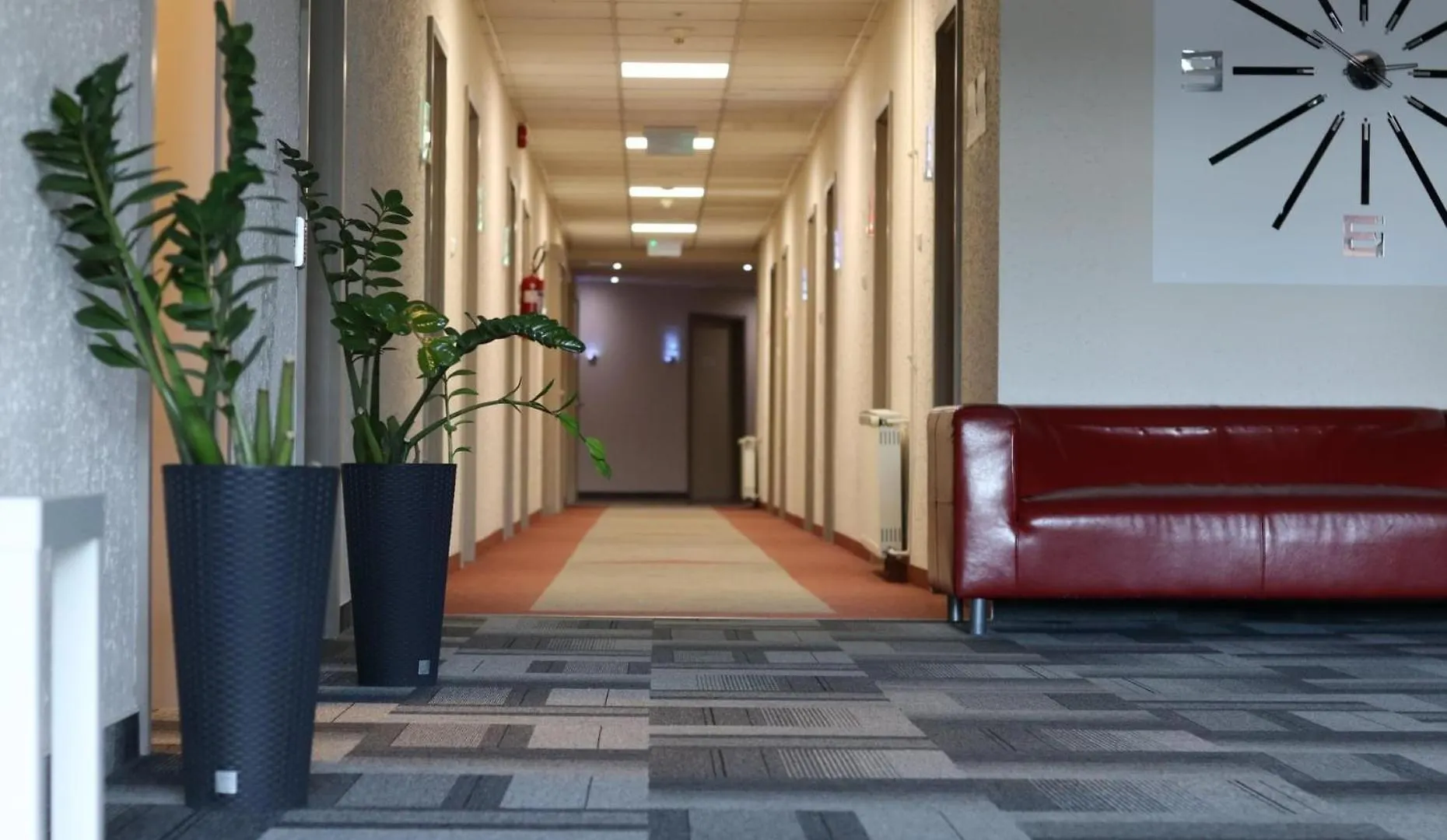 Only 15 Minutes To City Center, Free Secure Parking contacts
