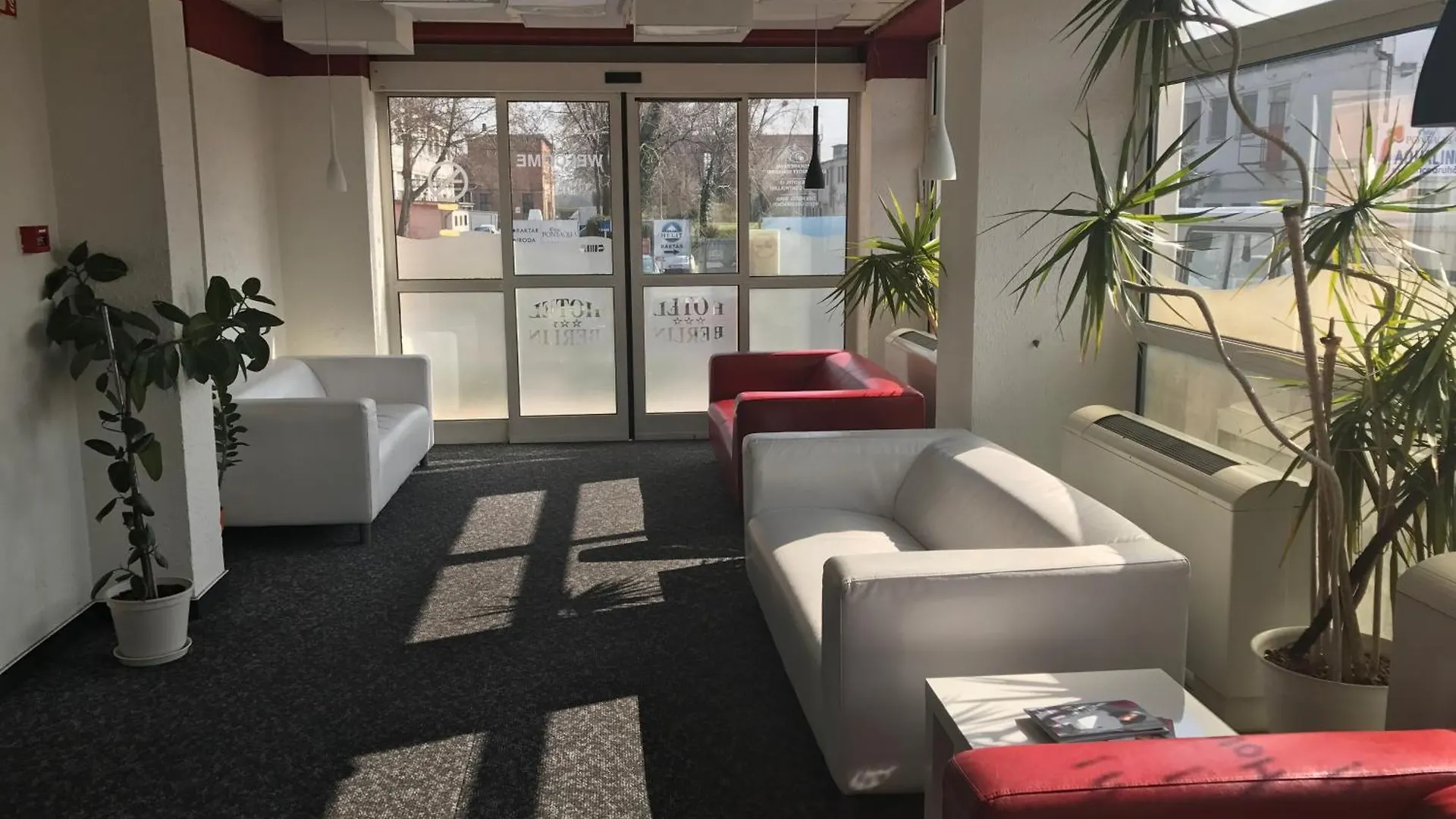 Only 15 Minutes To City Center, Free Secure Parking Budapest Hotel